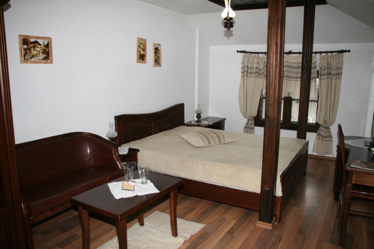 Oazis Guesthouse 로베치 외부 사진