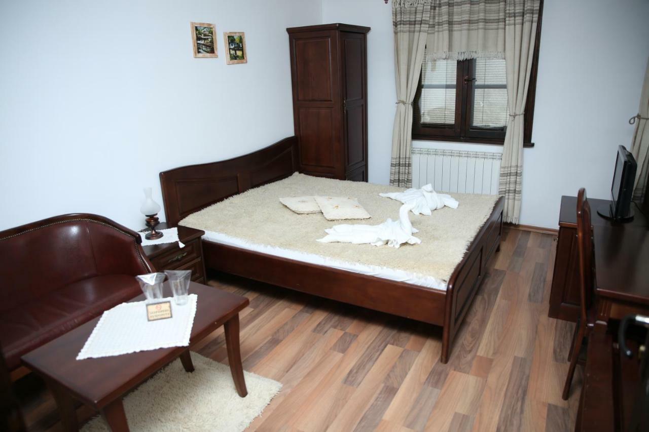 Oazis Guesthouse 로베치 외부 사진