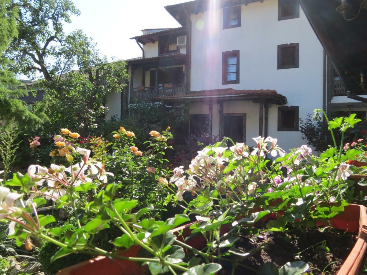 Oazis Guesthouse 로베치 외부 사진