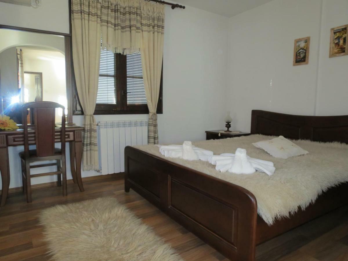 Oazis Guesthouse 로베치 외부 사진