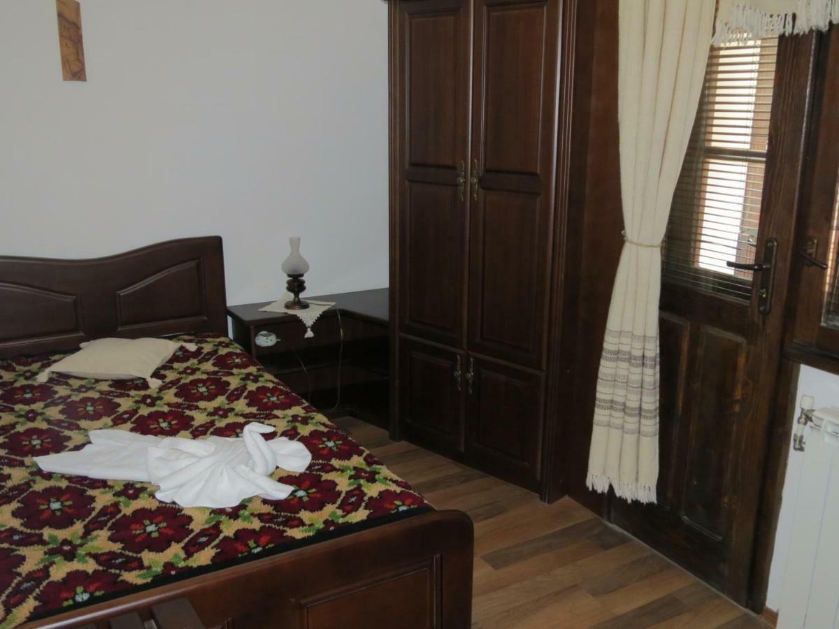 Oazis Guesthouse 로베치 외부 사진