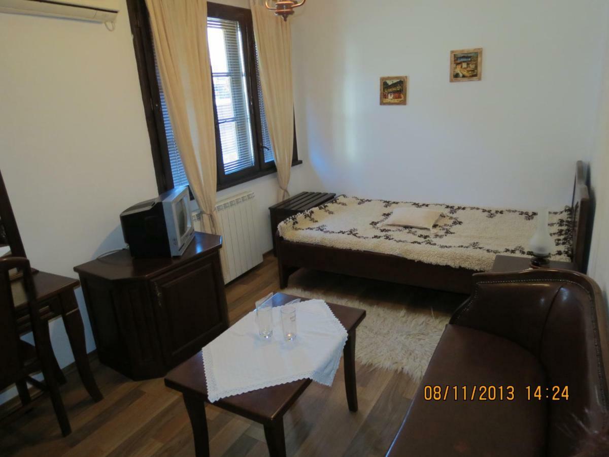 Oazis Guesthouse 로베치 외부 사진