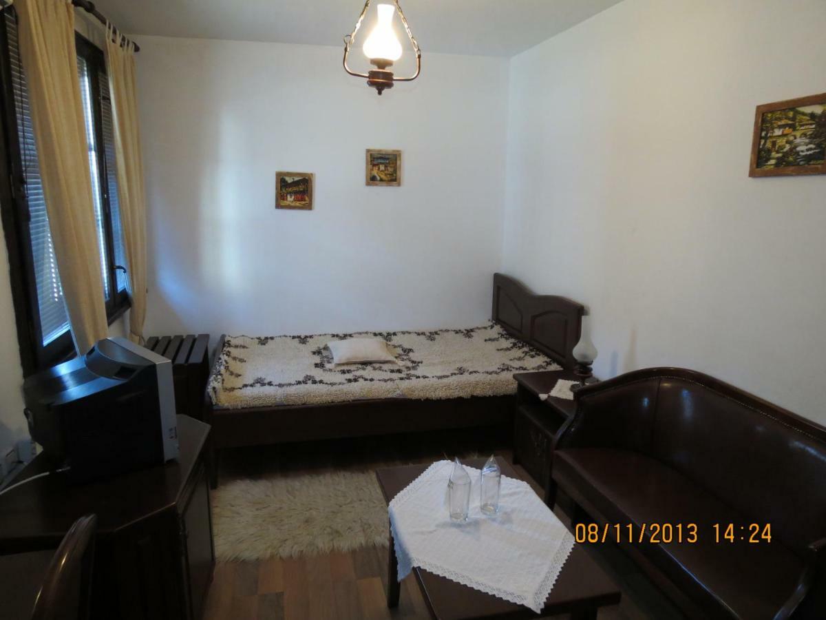 Oazis Guesthouse 로베치 외부 사진